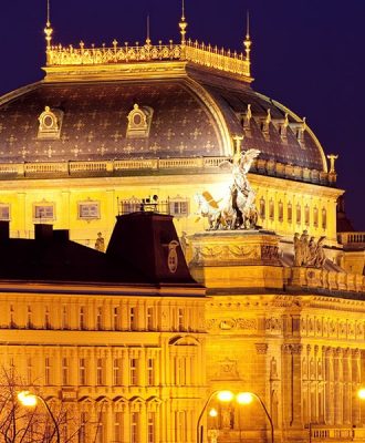 MOOo Downtown | Luxurious apartments in the center of Prague - national theater